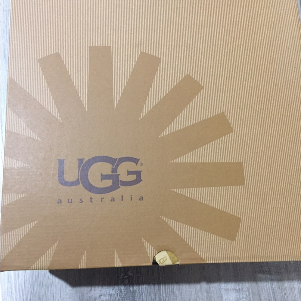 UGGS BOOTS